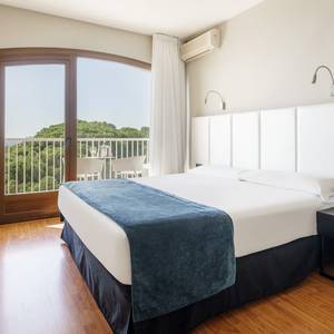 Double room with sea views Hotel ILUNION Caleta Park S'Agaró