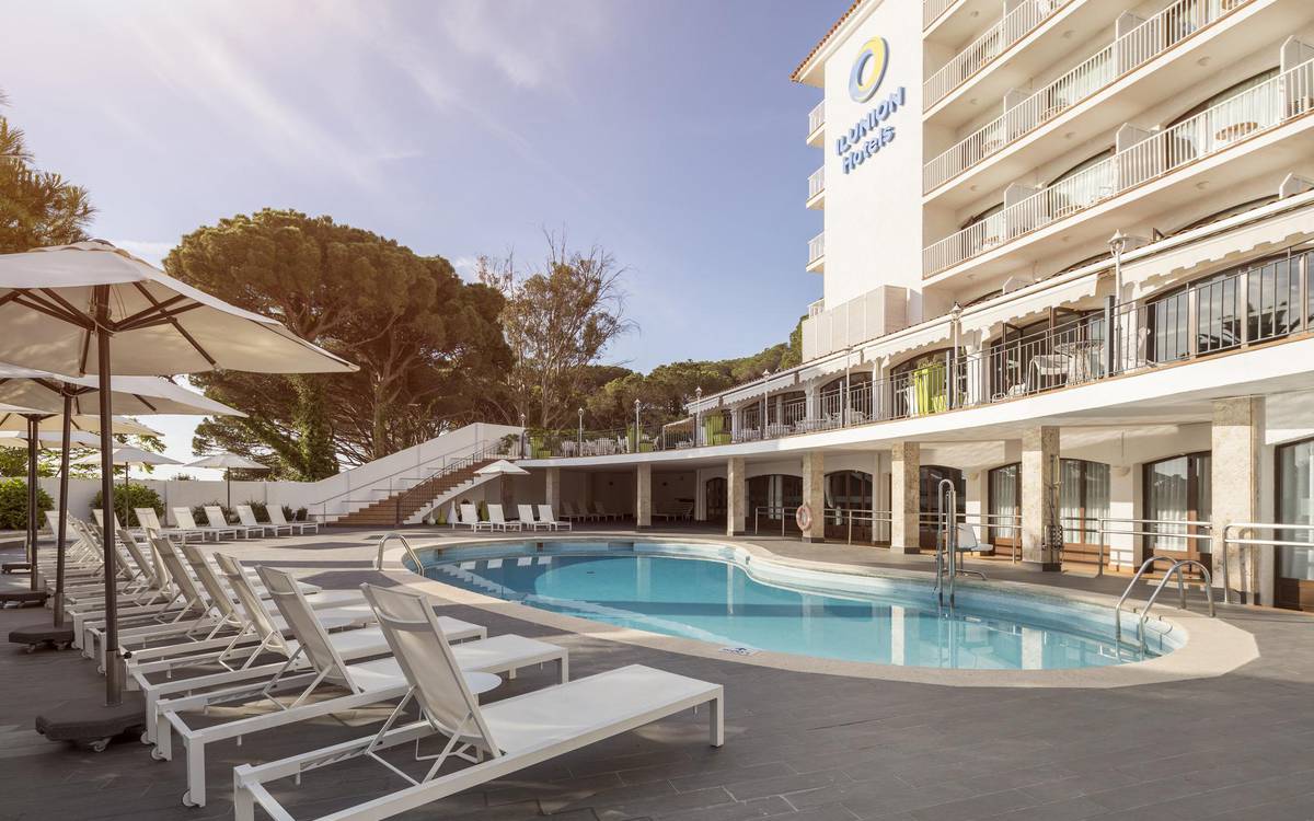 Swimming pool Hotel ILUNION Caleta Park S'Agaró