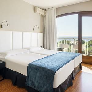 Double room with sea views upstairs Hotel ILUNION Caleta Park S'Agaró